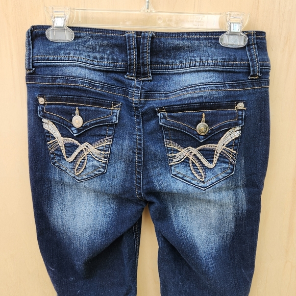 NWOT Wallflower Dark Wash Boot Cut Stretch Distressed Jeans - Size 7 - Picture 9 of 12